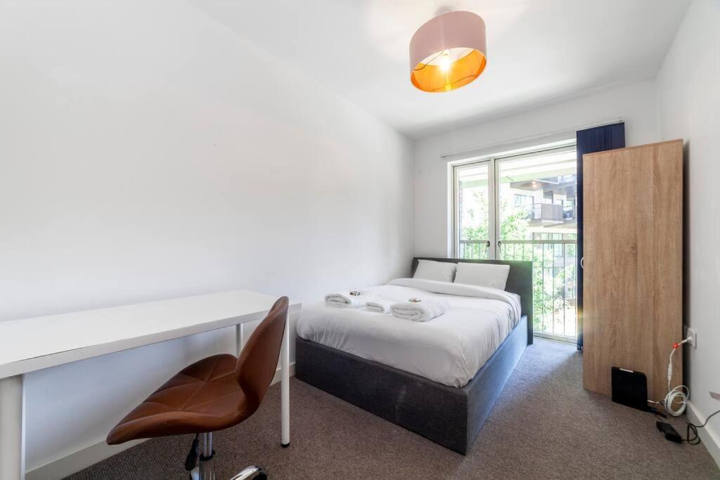 Stunning New 3 Bdr Duplex Wbalcony, East London Lägenhet Exteriör bild