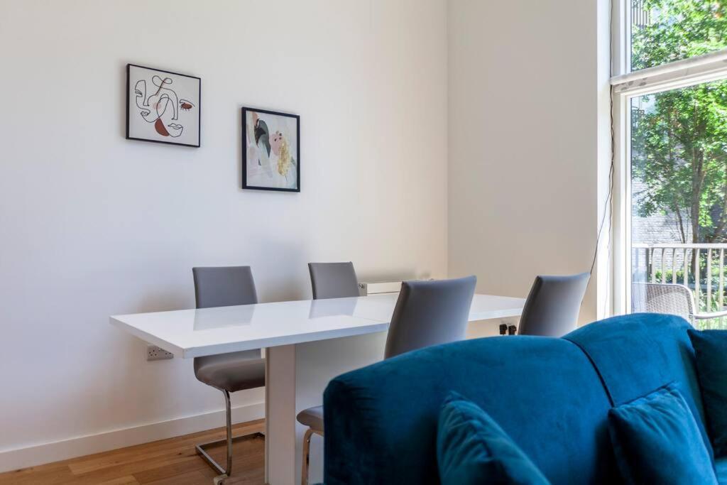 Stunning New 3 Bdr Duplex Wbalcony, East London Lägenhet Exteriör bild