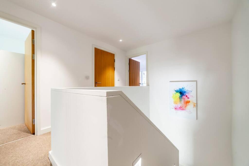 Stunning New 3 Bdr Duplex Wbalcony, East London Lägenhet Exteriör bild