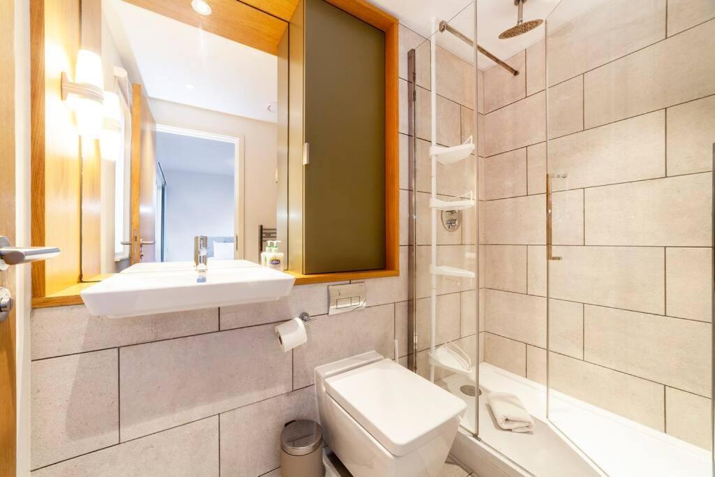 Stunning New 3 Bdr Duplex Wbalcony, East London Lägenhet Exteriör bild