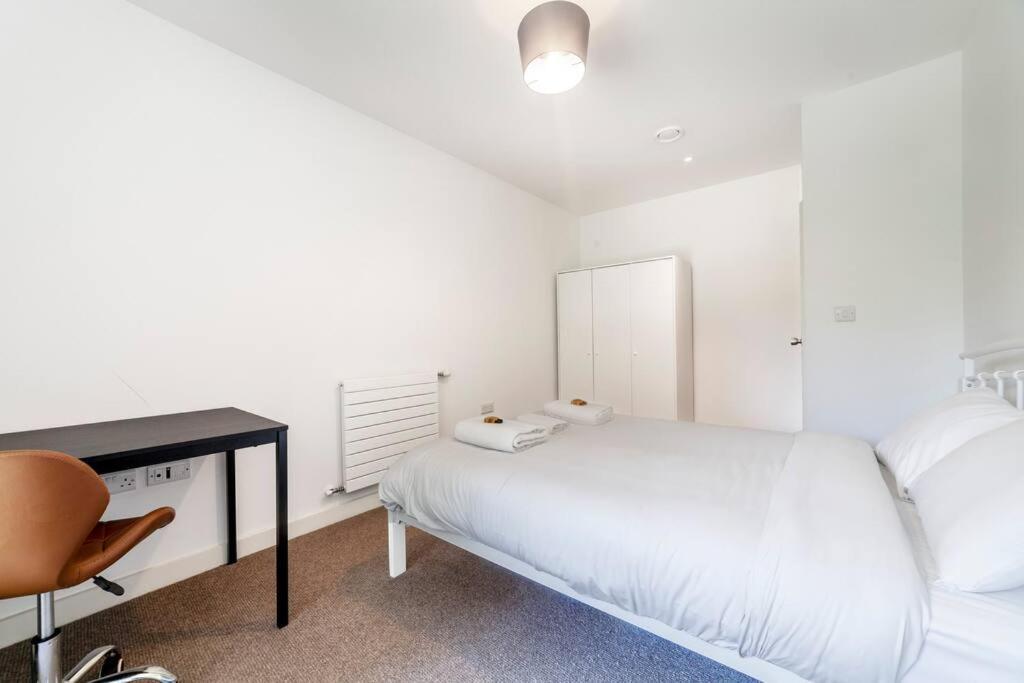 Stunning New 3 Bdr Duplex Wbalcony, East London Lägenhet Exteriör bild