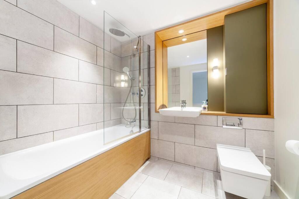 Stunning New 3 Bdr Duplex Wbalcony, East London Lägenhet Exteriör bild