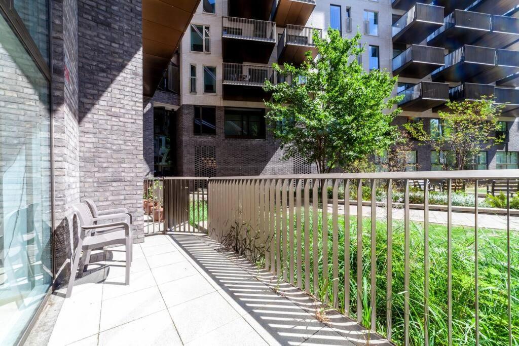Stunning New 3 Bdr Duplex Wbalcony, East London Lägenhet Exteriör bild