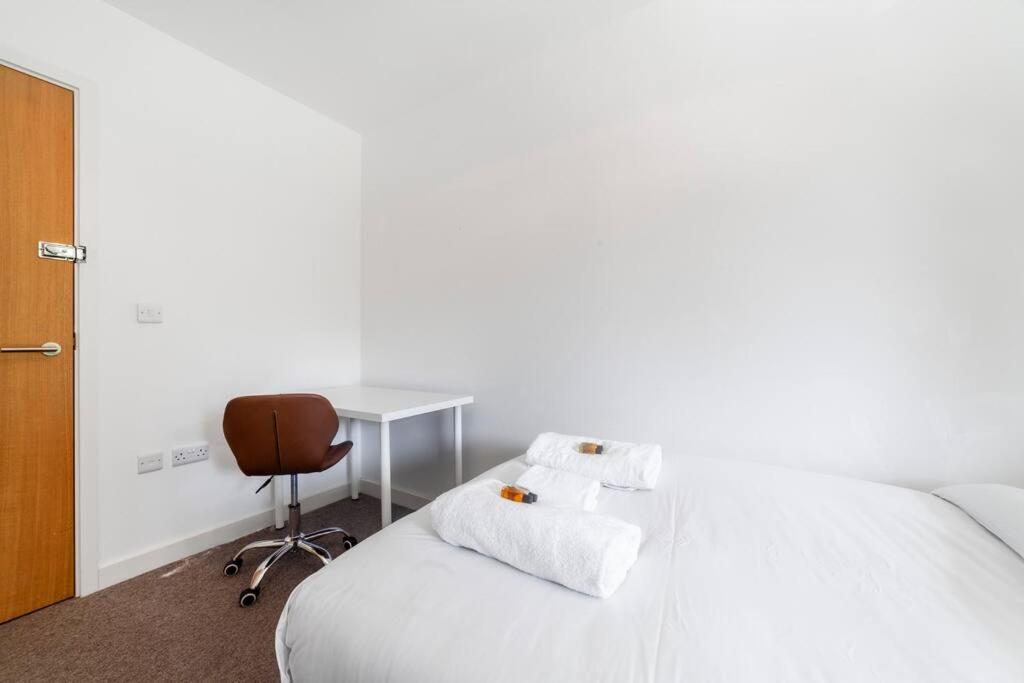 Stunning New 3 Bdr Duplex Wbalcony, East London Lägenhet Exteriör bild